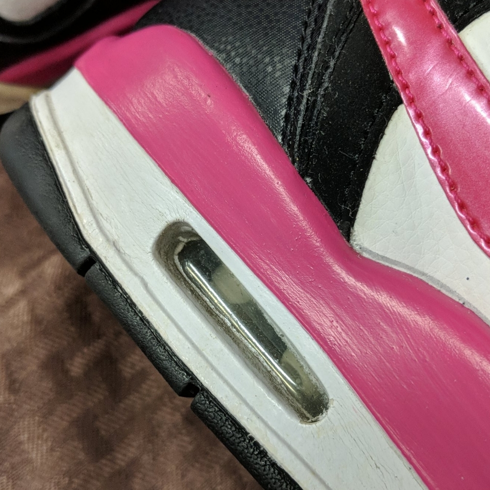 Nike - Picture 14 of 15